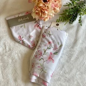 NWT! Baby Laundry Matching Bib and Swaddle Set 🌷